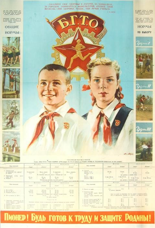 Illustration for article titled Salute your borscht — scenes from Soviet summer camps